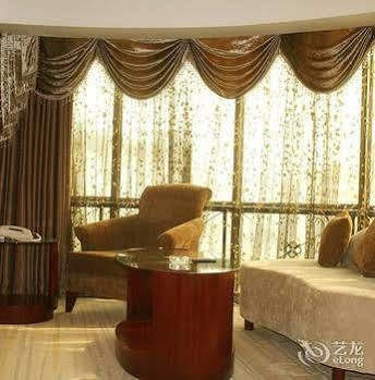 Wu Liang Ye Grand Hotel Chengdu Exterior photo